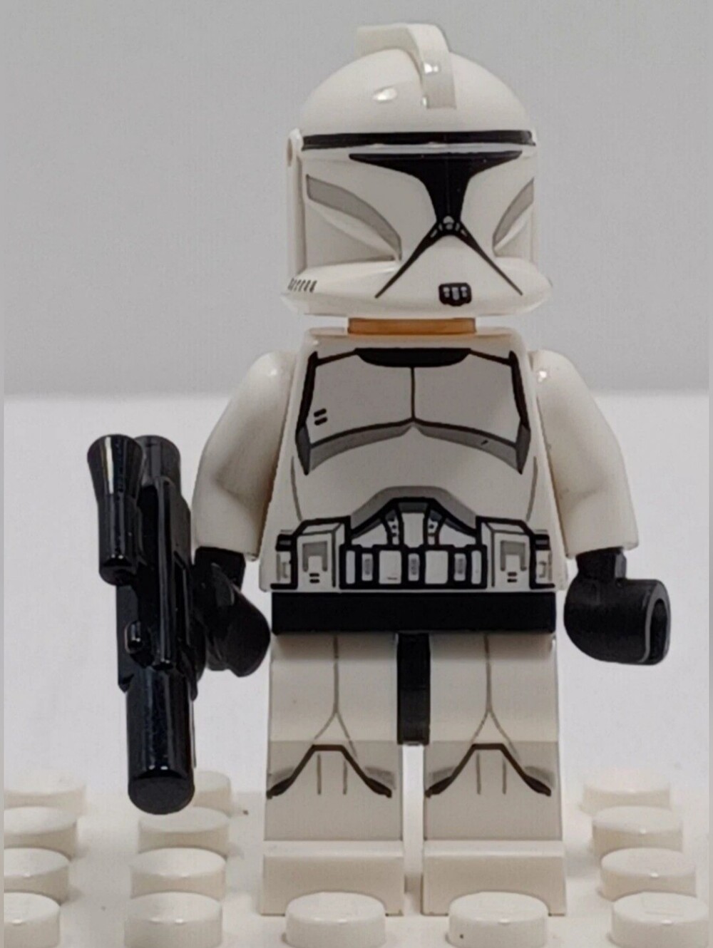 Original phase 1 LEGO Star Wars Clone Trooper Minifigure White Armor w/ blaster